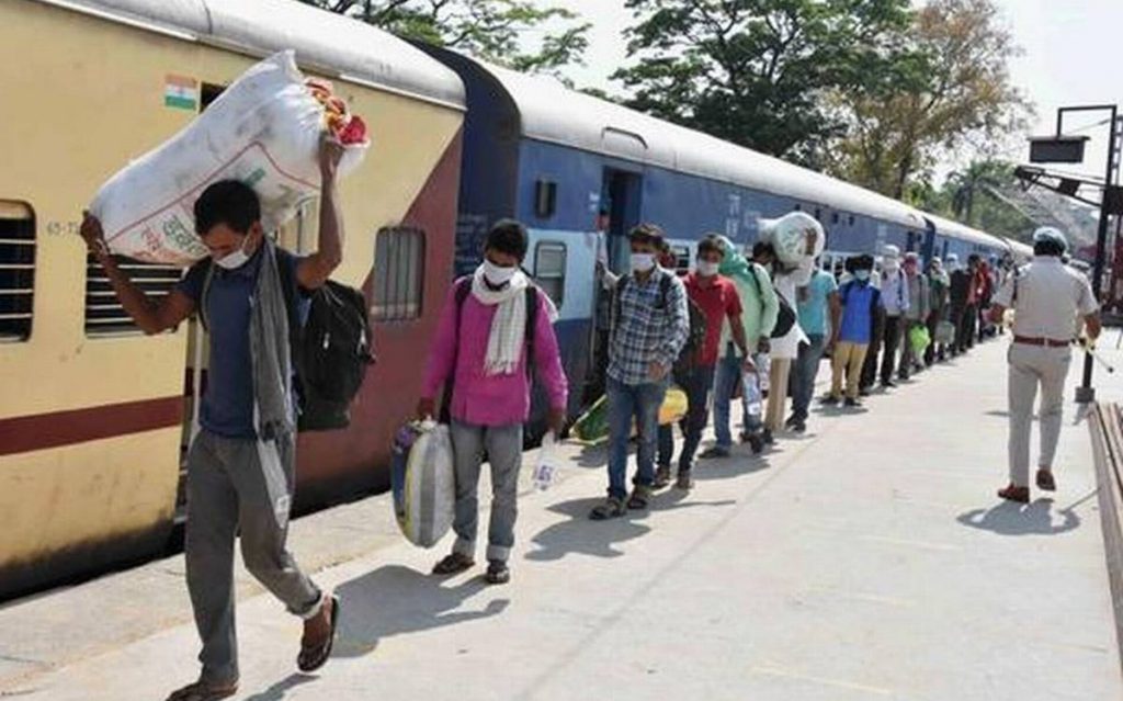 shramik special train left from mumbai for gorakhpur in up reached rourkela odisha Mumbai thi gorakhpur mate ravana thayeli train pohchi gai odhisha railway e aa mamle tapas sharu kari