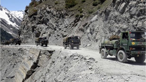 india-china-standoff-india-deploying-heavy-tanks-in-northern-ladakh china ne muhtod javab aapva mate bharat taiyar ladakh ma heavy tank kari tainat